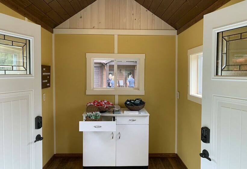 Deerwood Resort   Whippoorwill Cabin