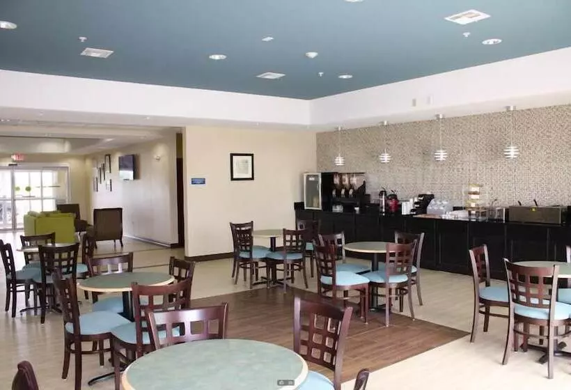 Hotelli La Plaza Inn & Suites