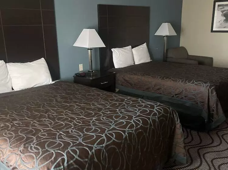 Hotelli La Plaza Inn & Suites