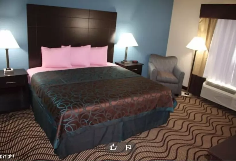 Hotelli La Plaza Inn & Suites