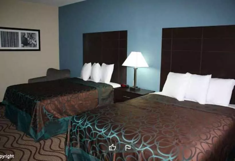 Hotelli La Plaza Inn & Suites