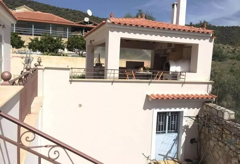 レジデンス Immaculate 3 Bed House In Ermioni