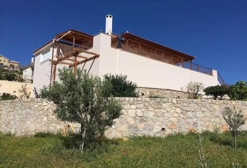 レジデンス Immaculate 3 Bed House In Ermioni