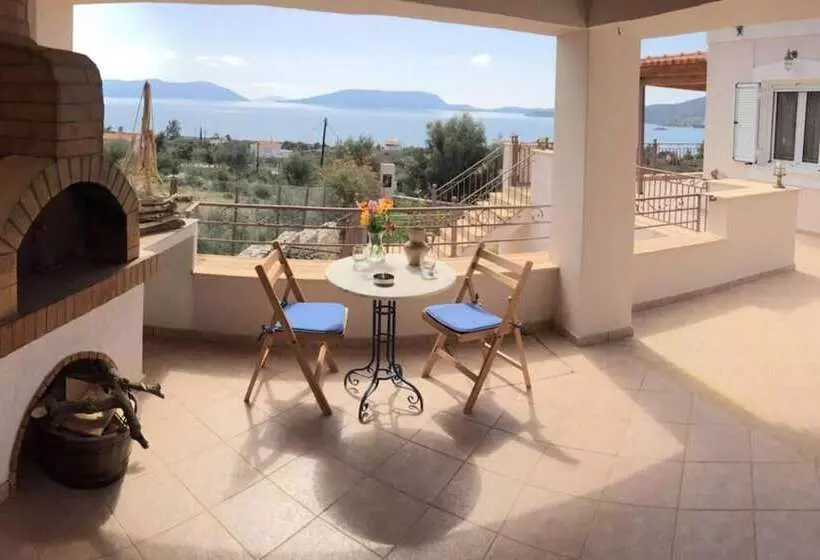 レジデンス Immaculate 3 Bed House In Ermioni