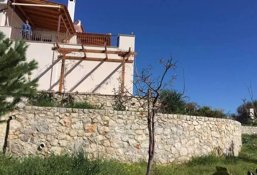 レジデンス Immaculate 3 Bed House In Ermioni