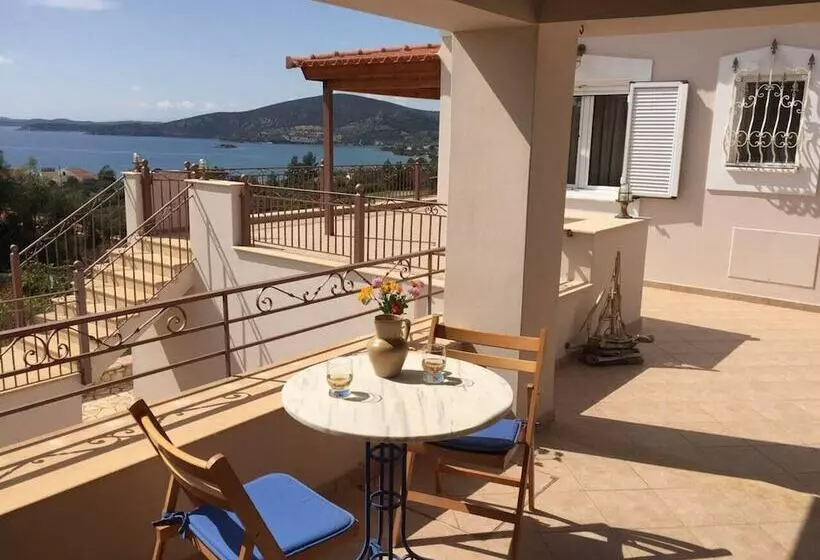 レジデンス Immaculate 3 Bed House In Ermioni