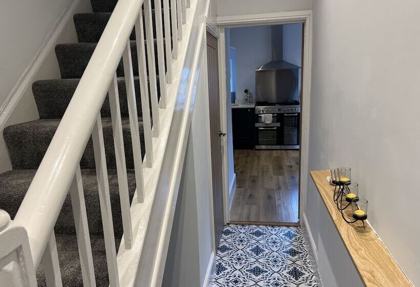 Резиденция Luxury 2 Bed Apartment Great Location