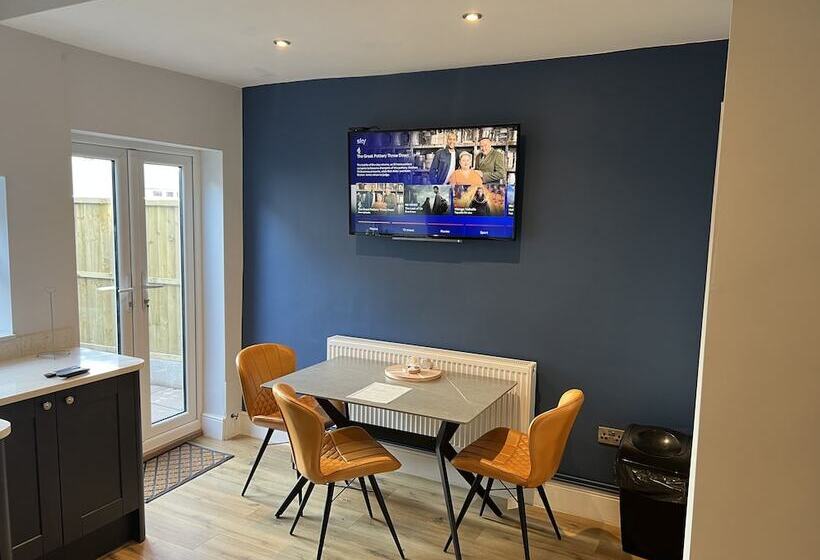 Резиденция Luxury 2 Bed Apartment Great Location