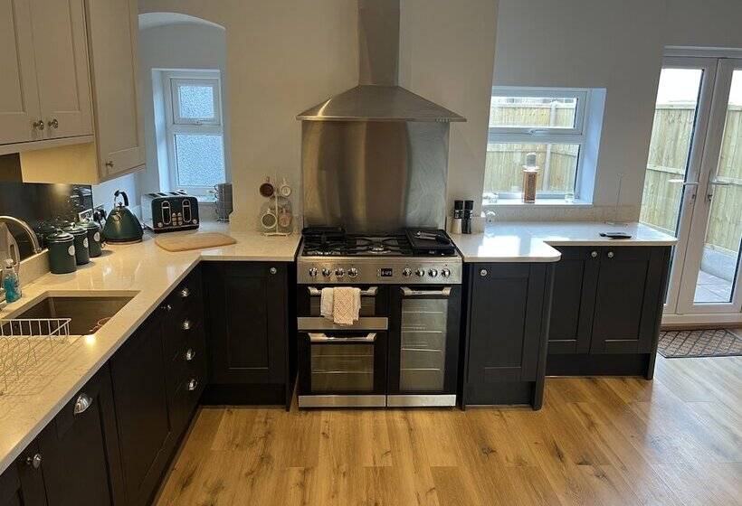 Резиденция Luxury 2 Bed Apartment Great Location