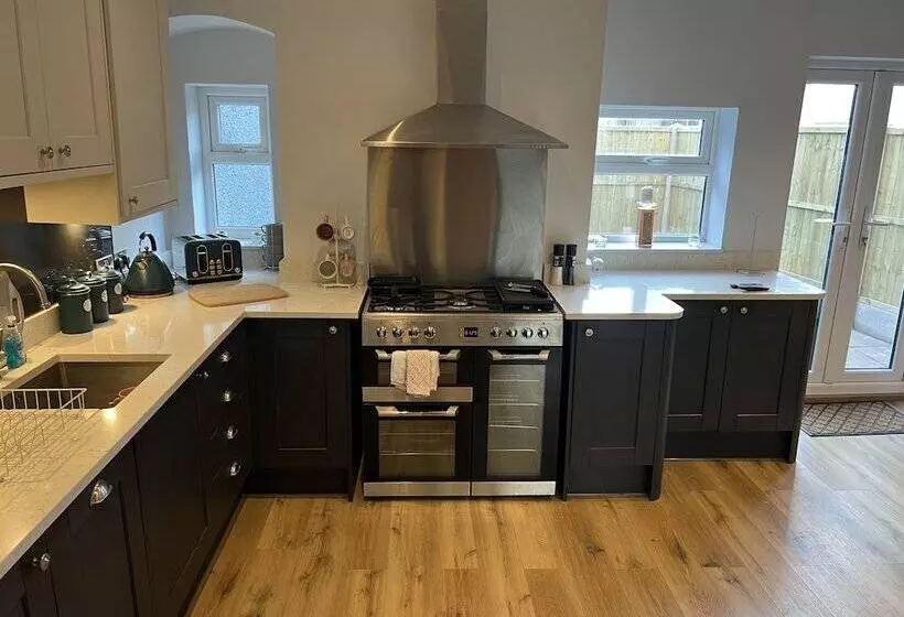 レジデンス Luxury 2 Bed Apartment Great Location