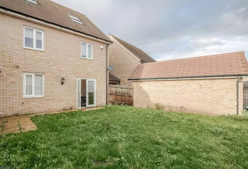 Residenssi Tms Cheerful 5bdr House! Thurrock! Free Parking!