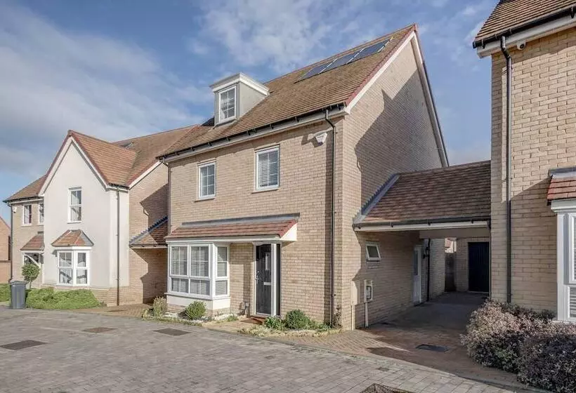 Residenssi Tms Cheerful 5bdr House! Thurrock! Free Parking!