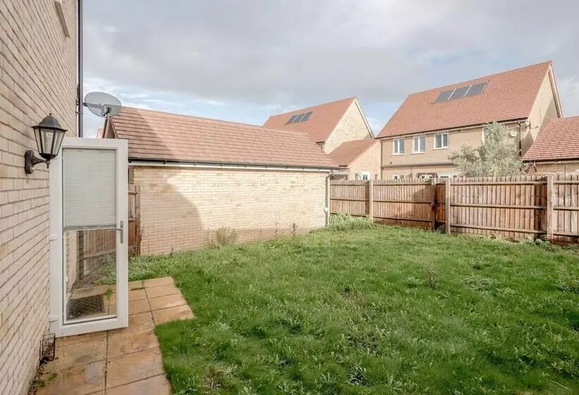 Residenssi Tms Cheerful 5bdr House! Thurrock! Free Parking!