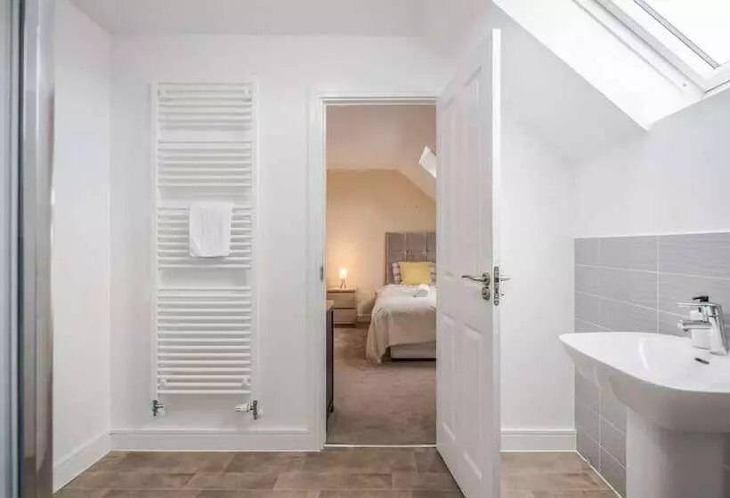 Residenssi Tms Cheerful 5bdr House! Thurrock! Free Parking!