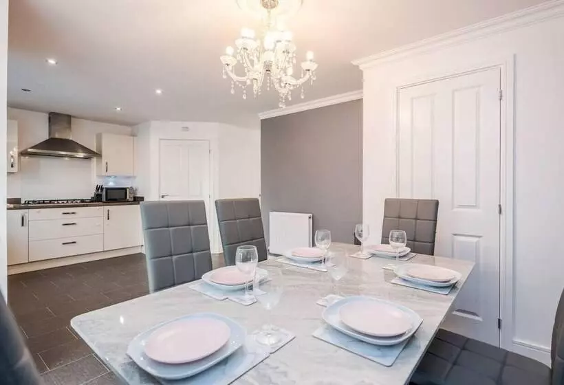 Residenssi Tms Cheerful 5bdr House! Thurrock! Free Parking!