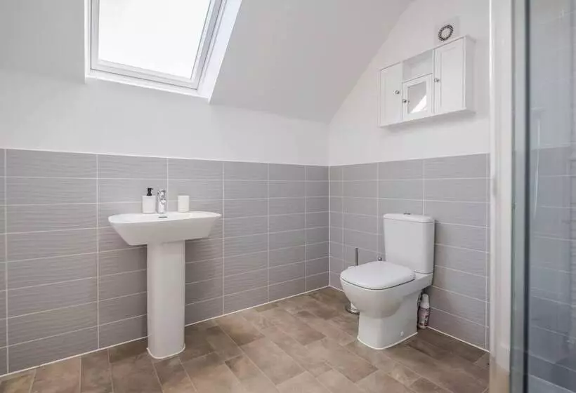 Residenssi Tms Cheerful 5bdr House! Thurrock! Free Parking!