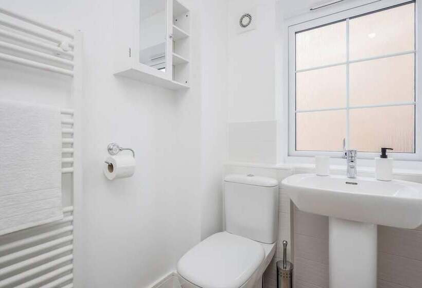 레지던스 Tms Cheerful 5bdr House! Thurrock! Free Parking!