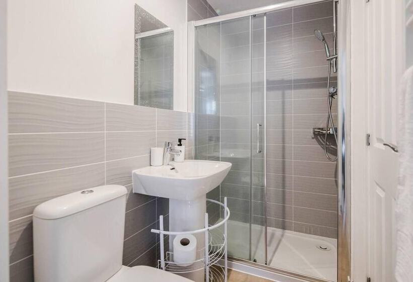 레지던스 Tms Cheerful 5bdr House! Thurrock! Free Parking!