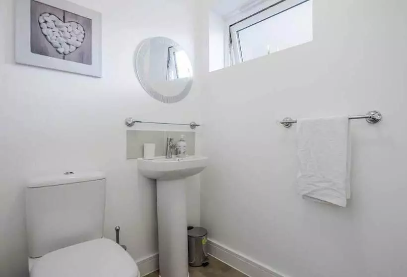 Residenssi Tms Cheerful 5bdr House! Thurrock! Free Parking!