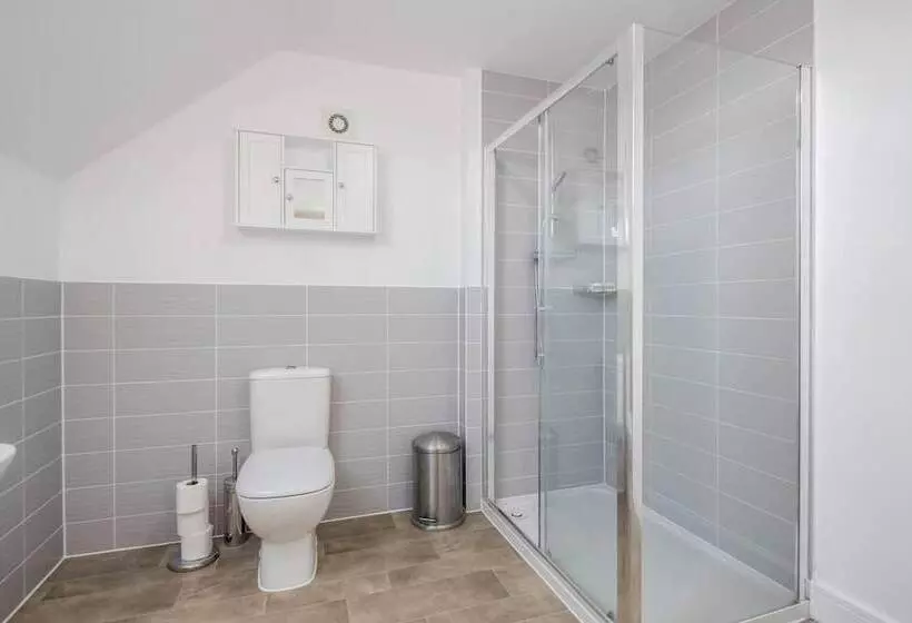 Residenssi Tms Cheerful 5bdr House! Thurrock! Free Parking!