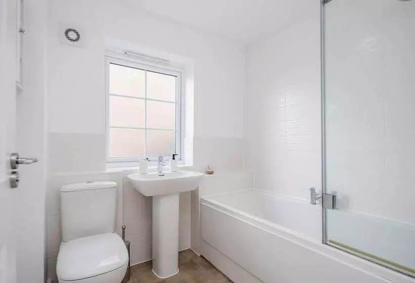 Residenssi Tms Cheerful 5bdr House! Thurrock! Free Parking!