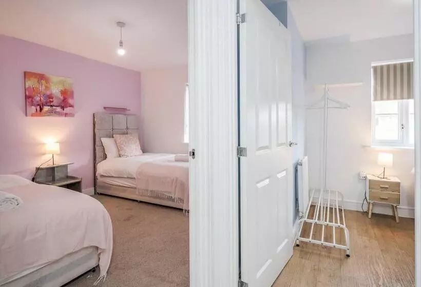 Residenssi Tms Cheerful 5bdr House! Thurrock! Free Parking!