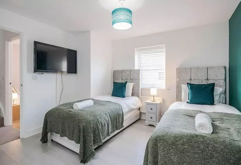 Residenssi Tms Cheerful 5bdr House! Thurrock! Free Parking!