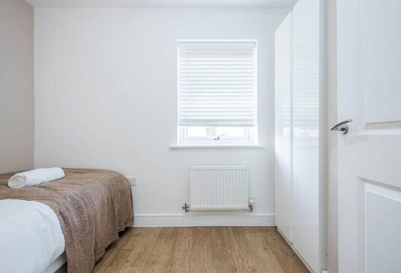 레지던스 Tms Cheerful 5bdr House! Thurrock! Free Parking!