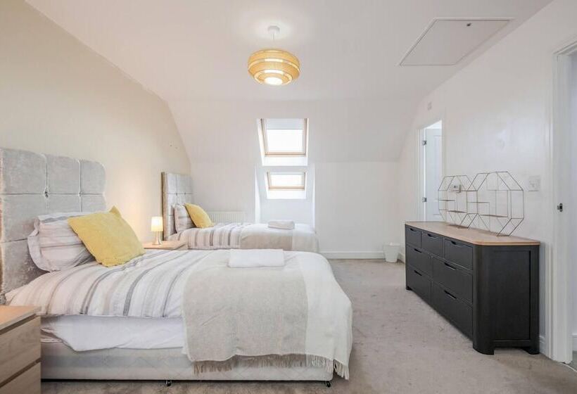 레지던스 Tms Cheerful 5bdr House! Thurrock! Free Parking!