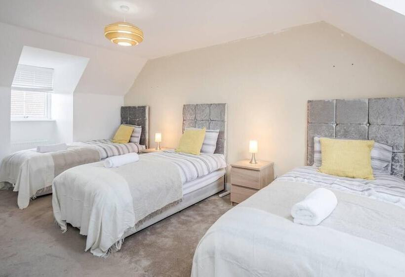 레지던스 Tms Cheerful 5bdr House! Thurrock! Free Parking!