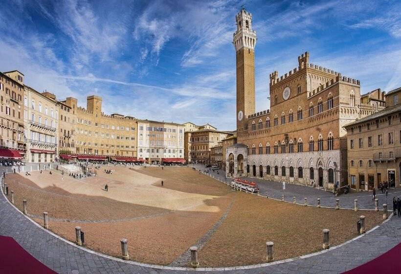 The Balcony Suite  Piazza Del Campo View