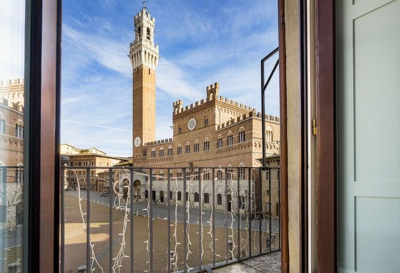 The Balcony Suite  Piazza Del Campo View