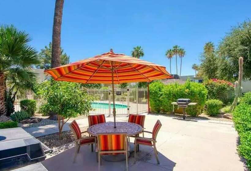 Unbeatable Old Town Location! Modern And Classy!