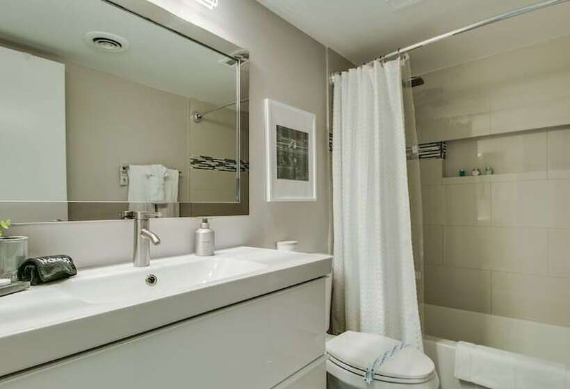 Unbeatable Old Town Location! Modern And Classy!