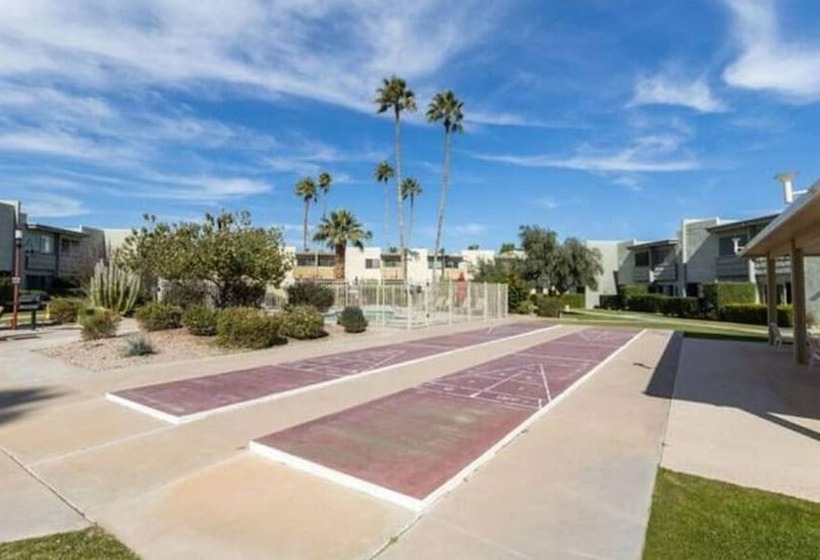 Unbeatable Old Town Location! Modern And Classy!