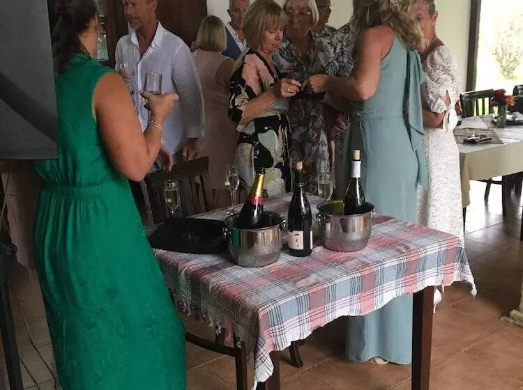 ベッドアンドブレックファースト Villa Lembos