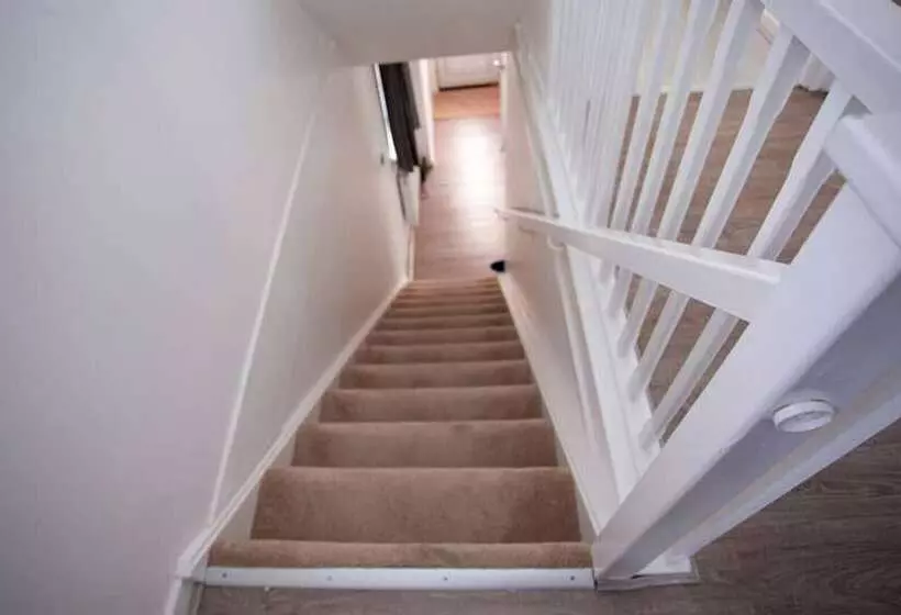 Cozy 3bedroom Home In Luton