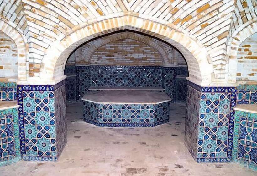 בית מלון כפרי Shahristan Plaza