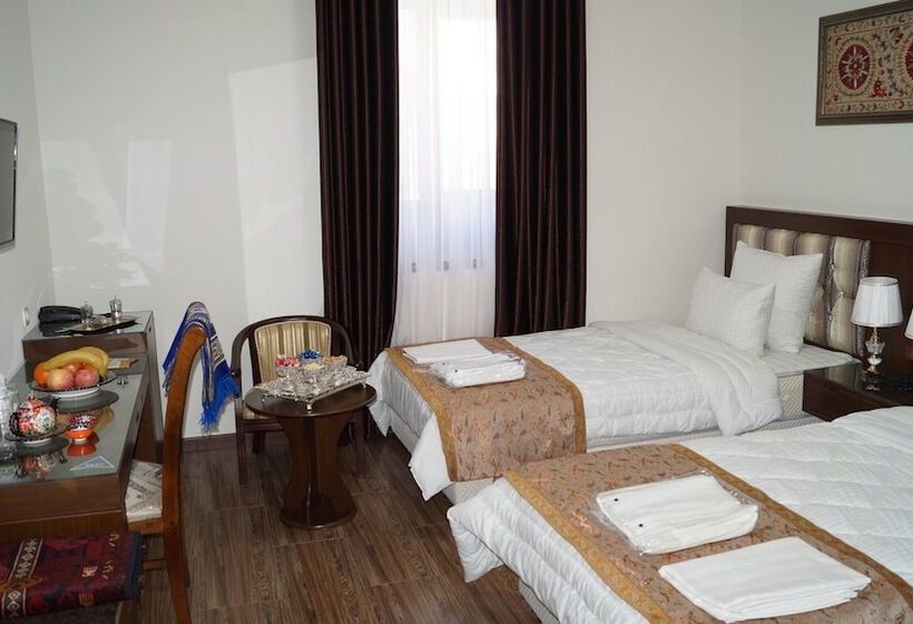 בית מלון כפרי Shahristan Plaza