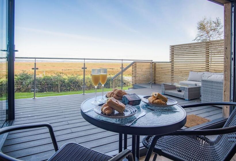 Langland Bay Lookout Cabin Landimore