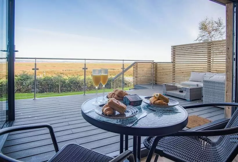 Langland Bay Lookout   Cabin   Landimore