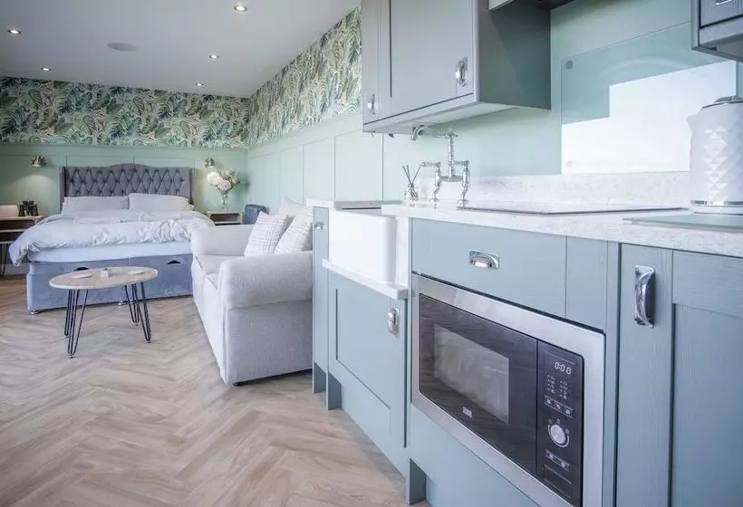 Langland Bay Lookout   Cabin   Landimore