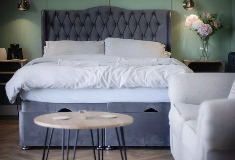 Langland Bay Lookout   Cabin   Landimore