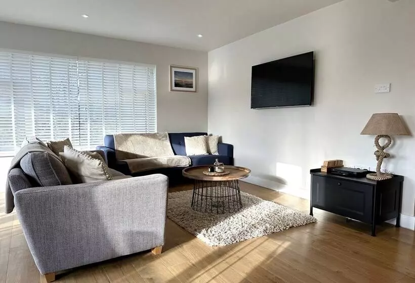 レジデンス 3 Bed House In Llanfaelog, Near Rhosneigr
