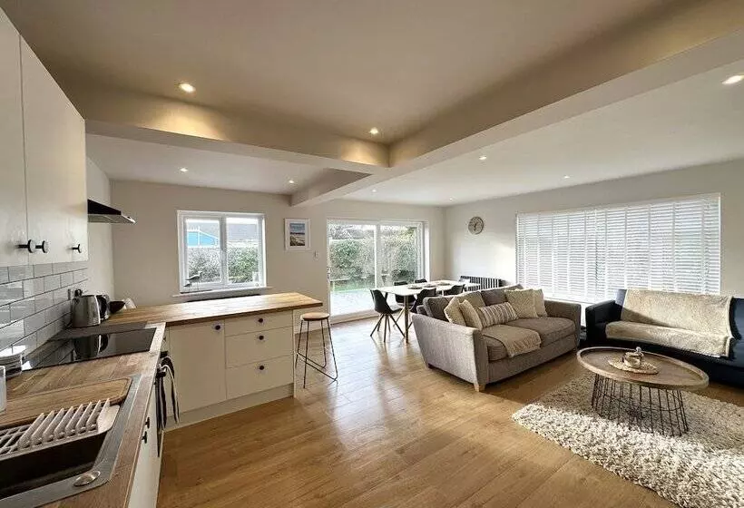 レジデンス 3 Bed House In Llanfaelog, Near Rhosneigr