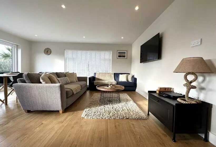 レジデンス 3 Bed House In Llanfaelog, Near Rhosneigr