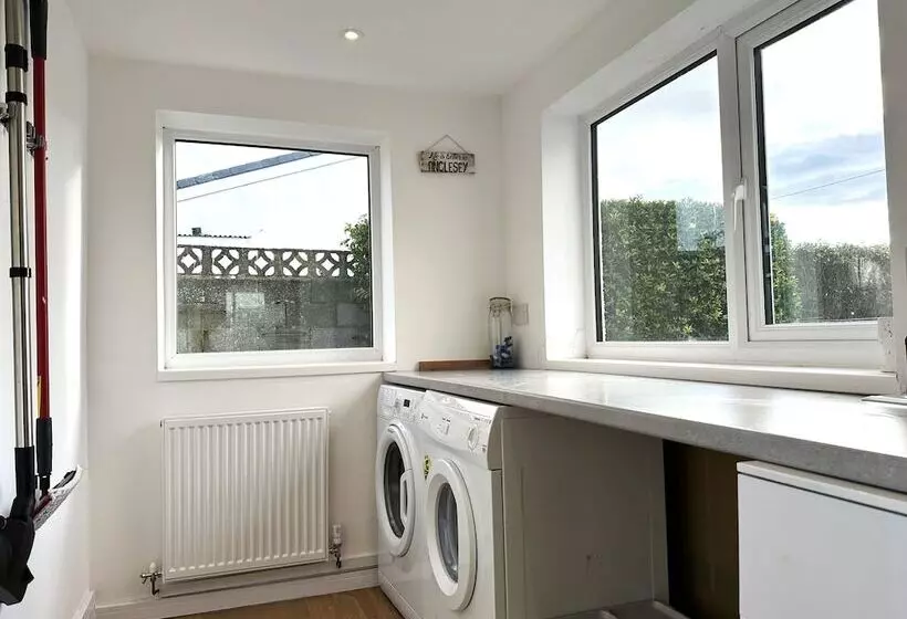 レジデンス 3 Bed House In Llanfaelog, Near Rhosneigr