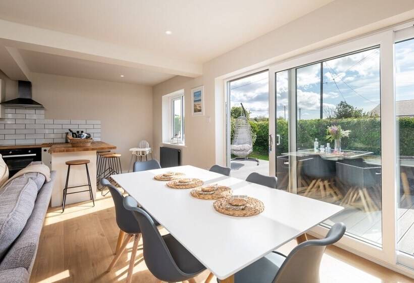 Residenssi 3 Bed House In Llanfaelog, Near Rhosneigr