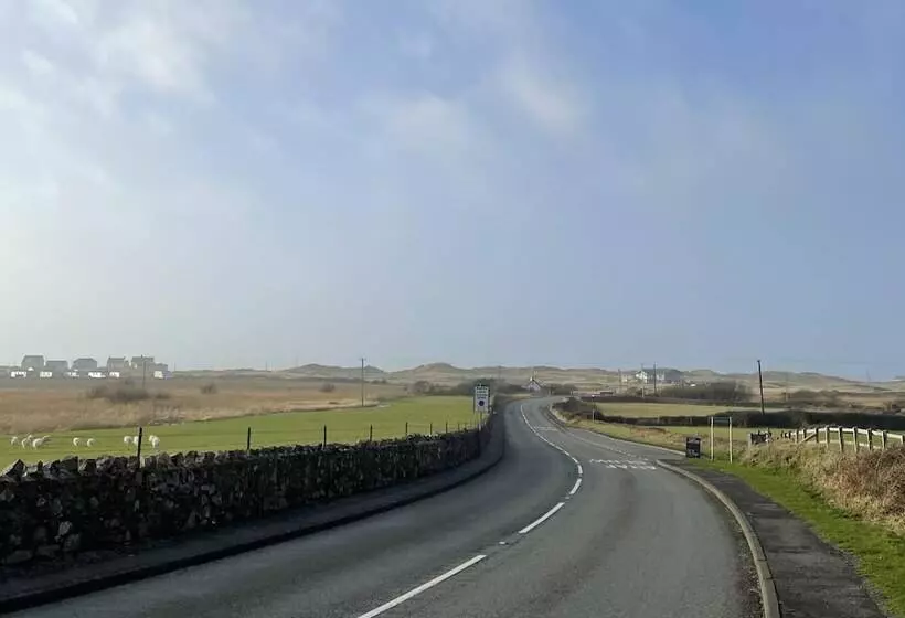 レジデンス 3 Bed House In Llanfaelog, Near Rhosneigr