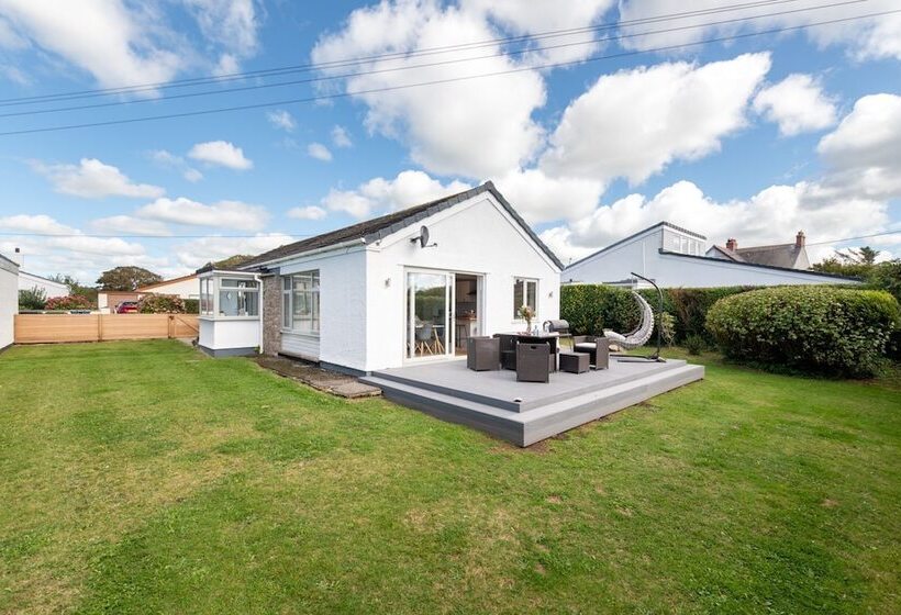 Residenssi 3 Bed House In Llanfaelog, Near Rhosneigr